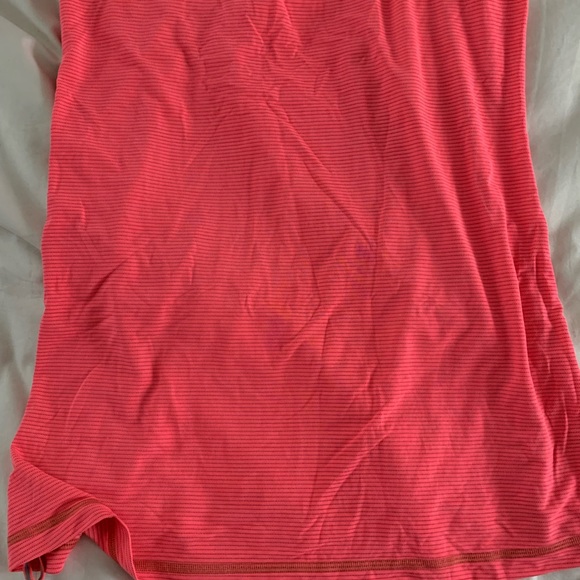 Lululemon tank without built in bra - Picture 4 of 5